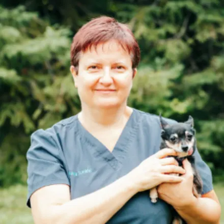 Dr. Anna Szmidel holding a small dog